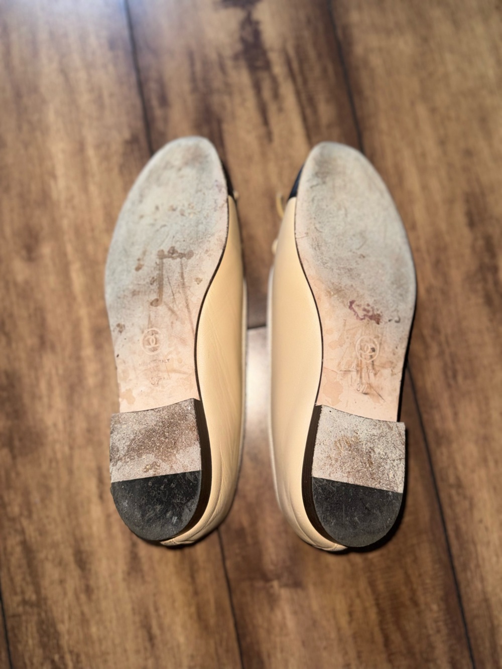 CHANEL Beige Leather Ballet Flats with Black Cap Toe - Picture 4 of 4